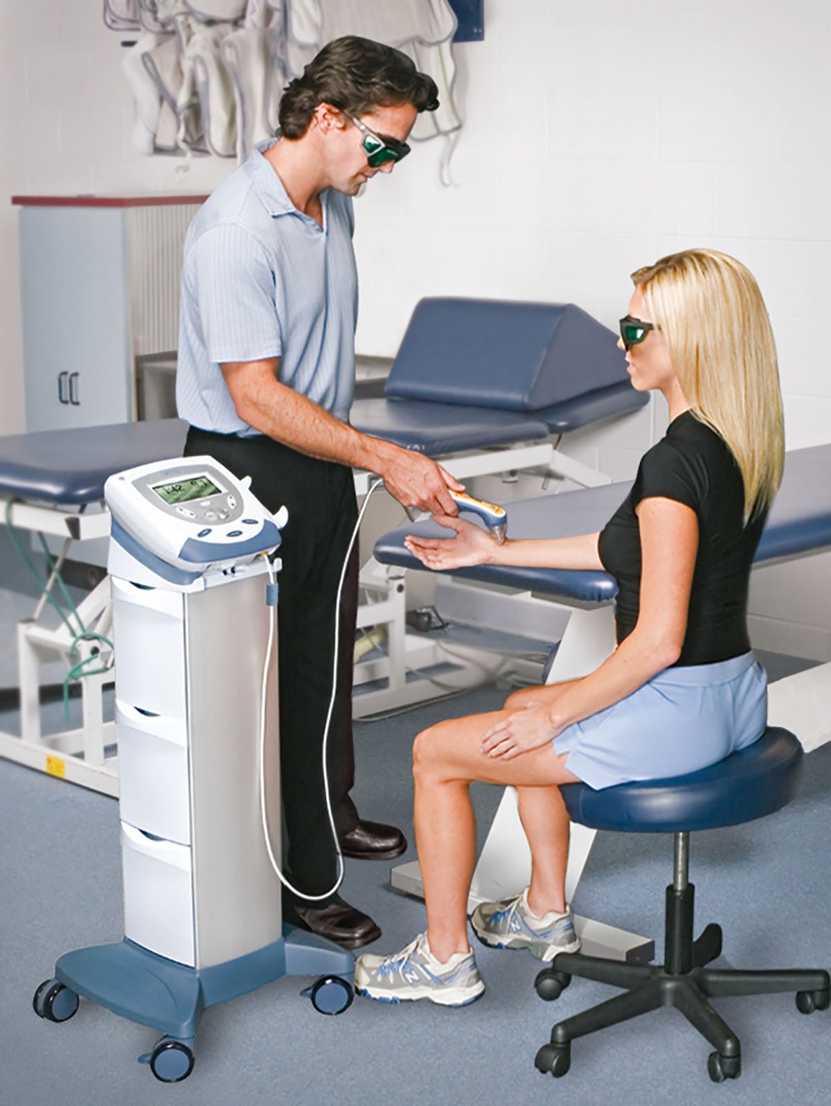 Chattanooga Vectra Genisys Transport Laser Therapy Unit with Cart and Adapter (Applicator Sold Separately)