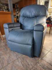 UltraComfort™ UC576 Alora Series 5-Zone Power Lift Chair in Brisa Arctic (Open Box) image 2